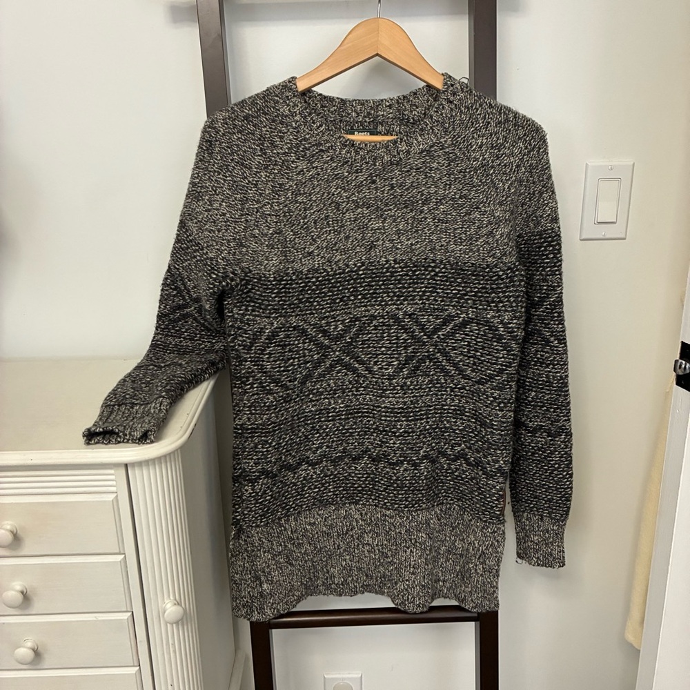 Roots Black and White Knit Sweater. Cozy & soft. Good quality. Canadian company